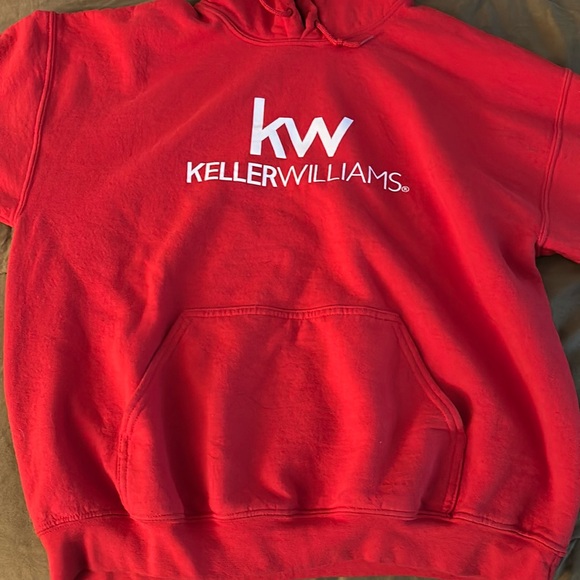 Keller Williams
Red hoodie - Picture 1 of 6